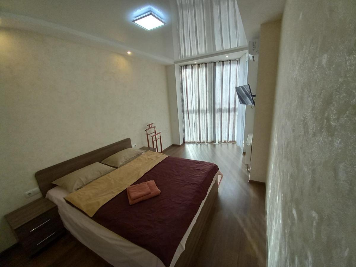 Smart Apartments Drahomanova 2А เคียฟ ภายนอก รูปภาพ